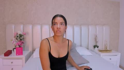 Snapshot of jenifferlopez_ chatting on 10.23.25 Samanta online show from 10.23.25