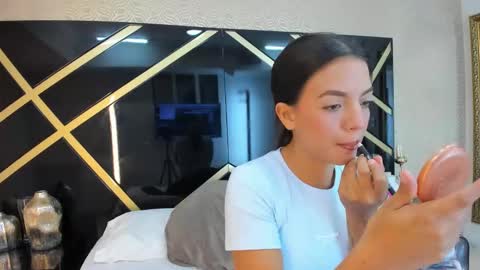 Snapshot of jenifferlopez_ chatting on 10.24.25 Samanta online show from 10.24.25