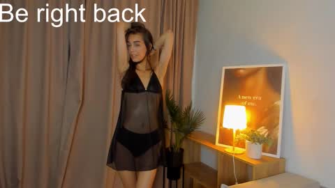 Snapshot of jenifferr_star chatting on 10.08.25 Elli online show from 10.08.25