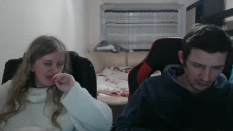 Snapshot of jenisandpeter chatting on 03.07.25 JenisAndPeter online show from 03.07.25