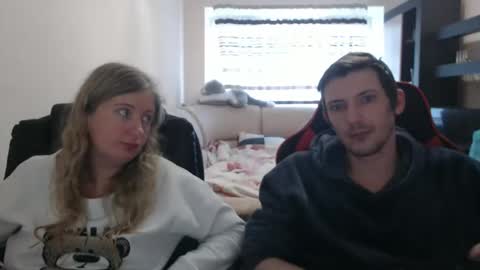 Snapshot of jenisandpeter chatting on 03.09.25 JenisAndPeter online show from 03.09.25