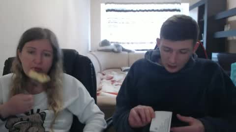 Snapshot of jenisandpeter chatting on 03.12.25 JenisAndPeter online show from 03.12.25