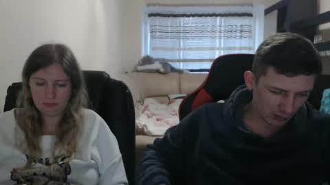 Snapshot of jenisandpeter chatting on 03.12.25 JenisAndPeter online show from 03.12.25