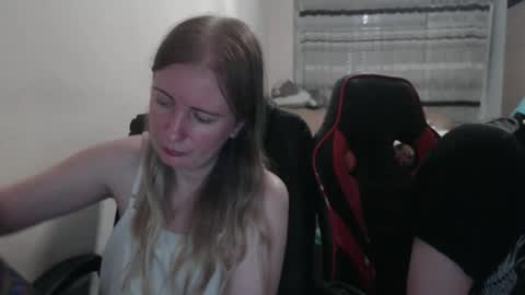 Snapshot of jenisandpeter chatting on 09.11.25 JenisAndPeter online show from 09.11.25