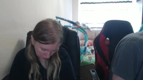 Snapshot of jenisandpeter chatting on 09.20.25 JenisAndPeter online show from 09.20.25