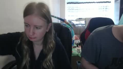 Snapshot of jenisandpeter chatting on 09.22.25 JenisAndPeter online show from 09.22.25