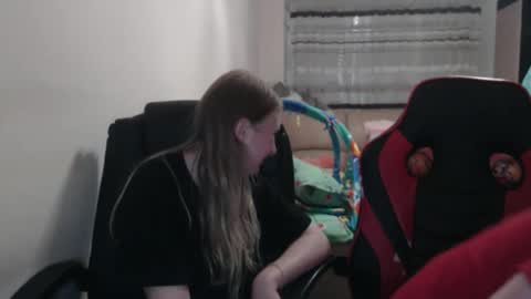 Snapshot of jenisandpeter chatting on 09.25.25 JenisAndPeter online show from 09.25.25