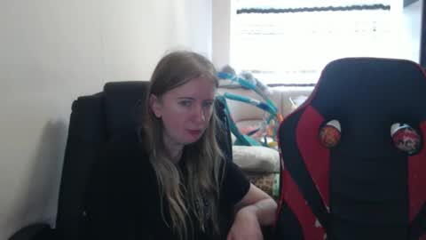 Snapshot of jenisandpeter chatting on 09.29.25 JenisAndPeter online show from 09.29.25