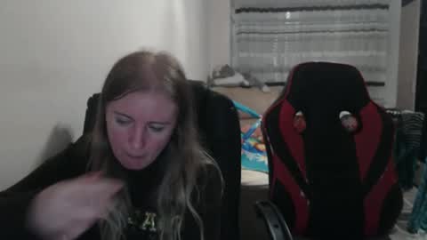 Snapshot of jenisandpeter chatting on 10.02.25 JenisAndPeter online show from 10.02.25