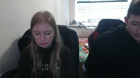 Snapshot of jenisandpeter chatting on 10.04.25 JenisAndPeter online show from 10.04.25