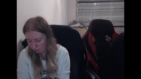 Snapshot of jenisandpeter chatting on 10.04.25 JenisAndPeter online show from 10.04.25