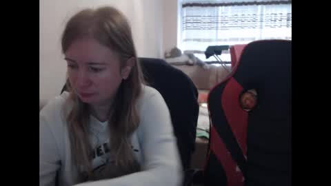 Snapshot of jenisandpeter chatting on 10.06.25 JenisAndPeter online show from 10.06.25