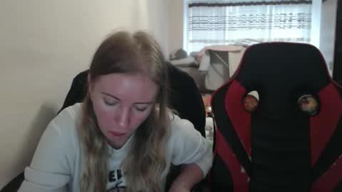 Snapshot of jenisandpeter chatting on 10.07.25 JenisAndPeter online show from 10.07.25