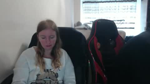 Snapshot of jenisandpeter chatting on 10.08.25 JenisAndPeter online show from 10.08.25