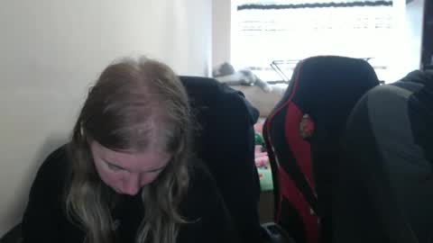 Snapshot of jenisandpeter chatting on 10.11.25 JenisAndPeter online show from 10.11.25