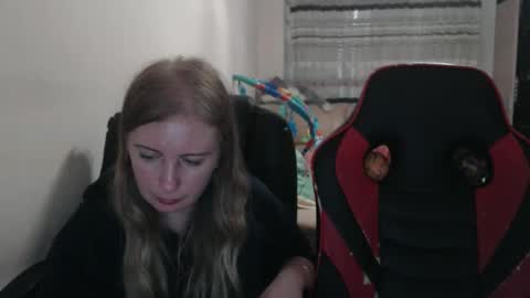 Snapshot of jenisandpeter chatting on 10.12.25 JenisAndPeter online show from 10.12.25