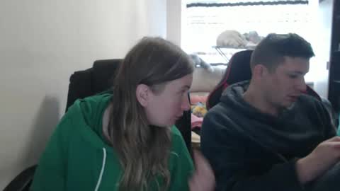 Snapshot of jenisandpeter chatting on 10.19.25 JenisAndPeter online show from 10.19.25