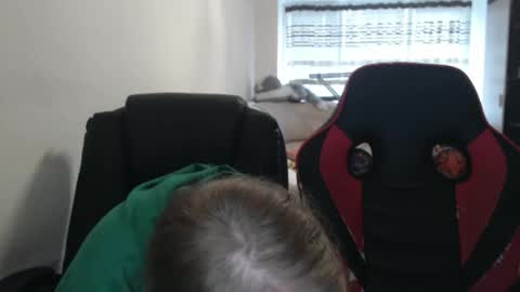 Snapshot of jenisandpeter chatting on 10.20.25 JenisAndPeter online show from 10.20.25