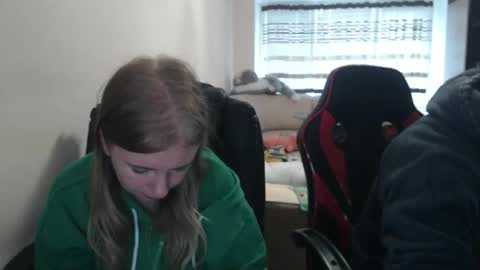 Snapshot of jenisandpeter chatting on 10.21.25 JenisAndPeter online show from 10.21.25