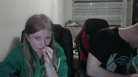 Snapshot of jenisandpeter chatting on 10.21.25 JenisAndPeter online show from 10.21.25