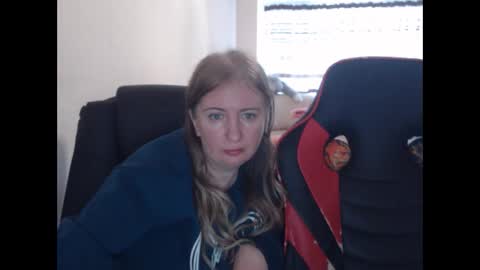 Snapshot of jenisandpeter chatting on 10.30.25 JenisAndPeter online show from 10.30.25