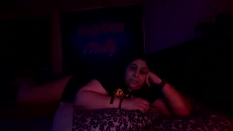 Snapshot of jennabrady chatting on 09.14.25 Dragon Queen. Be my Dragon -- and online show from 09.14.25