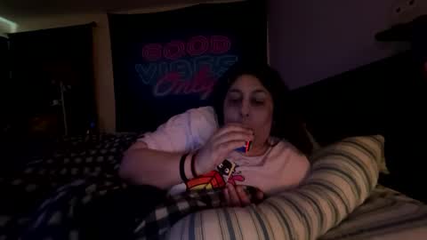 Snapshot of jennabrady chatting on 09.27.25 Dragon Queen. Be my Dragon -- and online show from 09.27.25