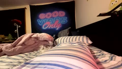 Snapshot of jennabrady chatting on 11.09.25 Dragon Queen. Be my Dragon -- and online show from 11.09.25