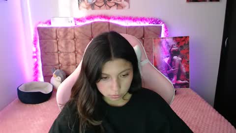 Snapshot of jennal_010 chatting on 12.19.24 jennal_010 online show from 12.19.24