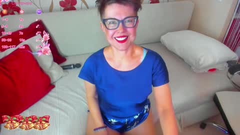 Snapshot of jennalison chatting on 12.14.24 Jenn online show from 12.14.24