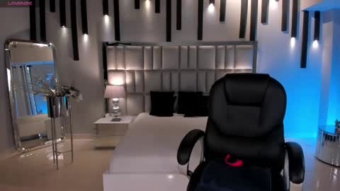 Jenna Olson  online show from 01.08.26