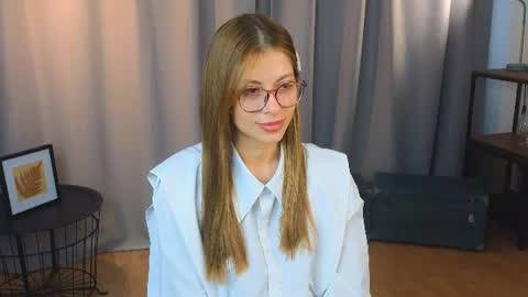 Snapshot of jennellsouvannakhiry chatting on 07.14.26 Kate online show from 07.14.26