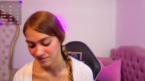 Snapshot of jenner_tay chatting on 06.23.26 jenner online show from 06.23.26