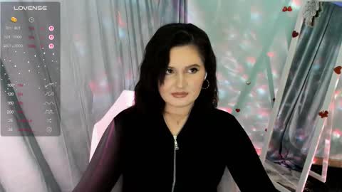 Snapshot of jennie_berry chatting on 10.08.25 Jennie online show from 10.08.25