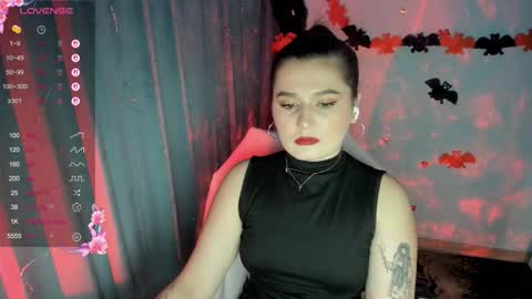 Snapshot of jennie_berry chatting on 10.27.25 Jennie online show from 10.27.25