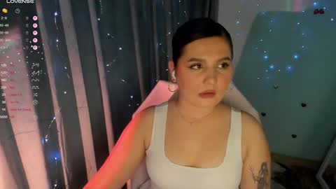 Snapshot of jennie_berry chatting on 11.11.25 Jennie online show from 11.11.25