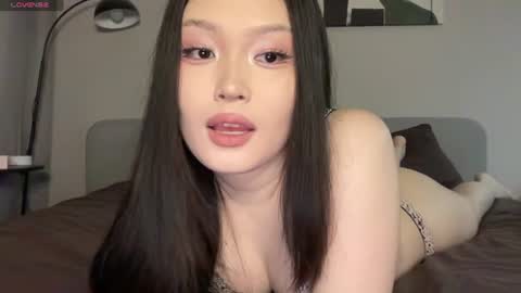 Snapshot of jennie_yung chatting on 07.17.26 jennie_yung online show from 07.17.26