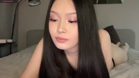 Snapshot of jennie_yung chatting on 07.17.26 jennie_yung online show from 07.17.26