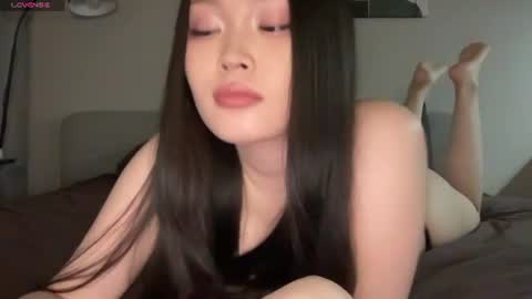 Snapshot of jennie_yung chatting on 07.22.26 jennie_yung online show from 07.22.26
