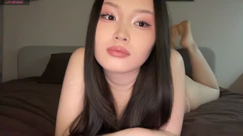 Snapshot of jennie_yung chatting on 07.22.26 jennie_yung online show from 07.22.26