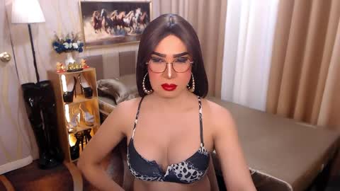 Snapshot of jenniegarcia chatting on 04.26.26 jenniegarcia online show from 04.26.26