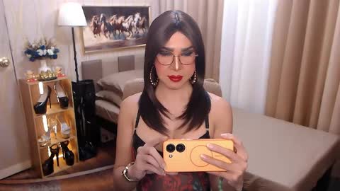 Snapshot of jenniegarcia chatting on 05.18.26 jenniegarcia online show from 05.18.26