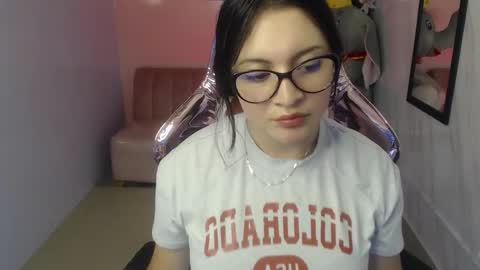 Snapshot of jennifer_ch chatting on 11.15.25 Jennifer online show from 11.15.25