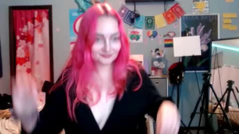 Jennifer Gwen online show from 11.18.25
