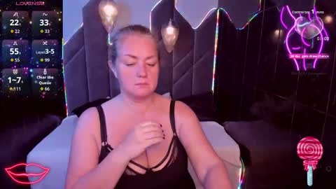 Snapshot of jenniferlight chatting on 11.10.25 Jennifer online show from 11.10.25