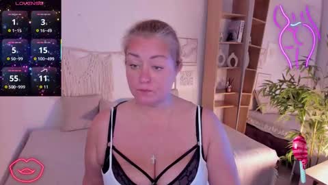 Snapshot of jenniferlight chatting on 11.14.25 Jennifer online show from 11.14.25