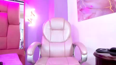 jenniifer_t online show from 11.26.25