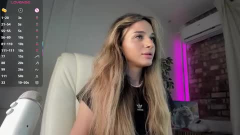 Snapshot of jenny_harringtons chatting on 10.28.25 jenny_harringtons online show from 10.28.25