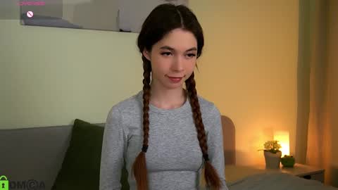 Snapshot of jenny_lylu chatting on 01.10.25 Ori online show from 01.10.25