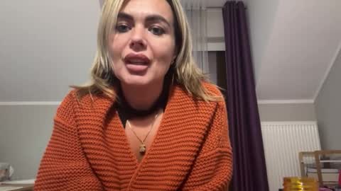 Snapshot of jenny_play1 chatting on 10.02.25 Jenny online show from 10.02.25